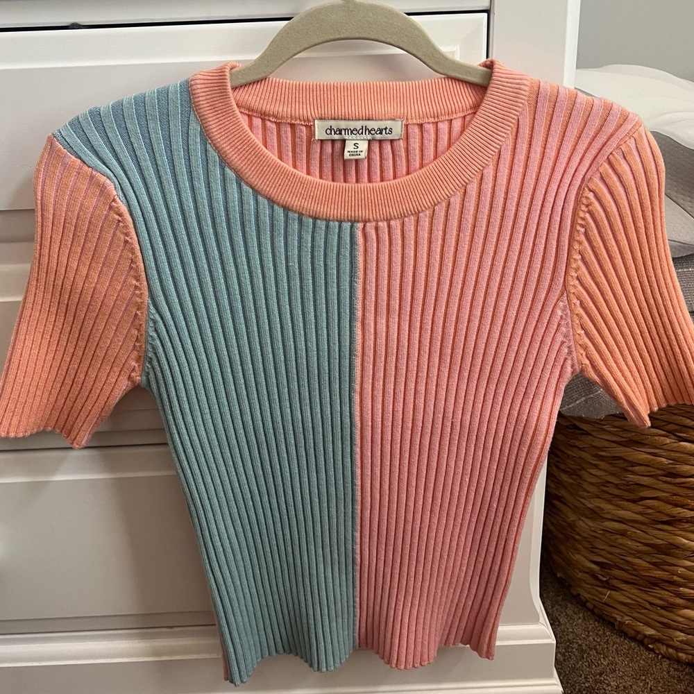 Boutique short sleeve sweater top